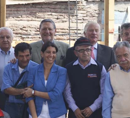 Rostros Nuevos bendice cimientos de nueva residencia protegida en Estación Central