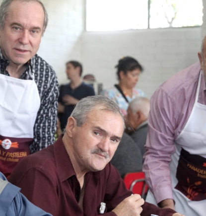 Nuestros acogidos compartieron desayuno de Navidad con Panaderos de Santiago
