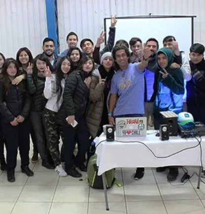 Cuando Claudio Iturra se reunió con jóvenes de Súmate