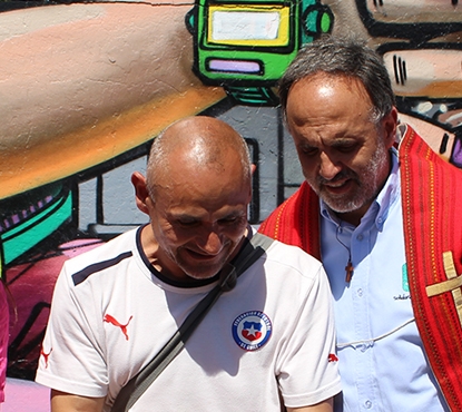 Vecinos felices con nuevo muro que embellece el barrio