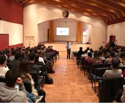 Estudiantes de la UDD buscan fondos para acogidos del Hogar de Cristo