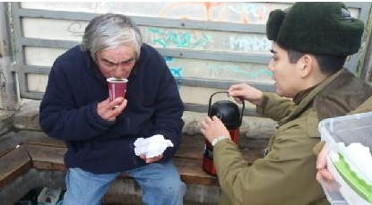Carabineros de Coyhaique brindó desayunos a personas en situación de calle