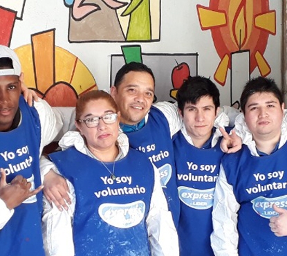 ¡Involucrados! Trabajadores de Walmart Concepción pintaron hospedería de hombres