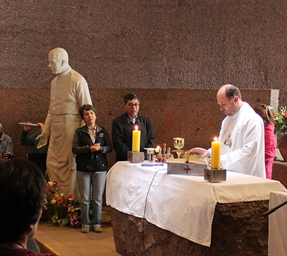 Día Inmaculada Concepción. Desde Mendoza familia asiste a eucaristía para socios.
