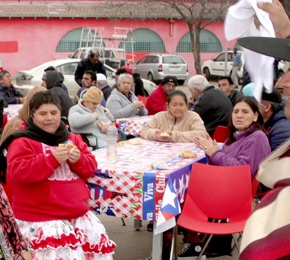 Hogar de Cristo celebró el 18 con acogidos en fonda “La Solidaria”