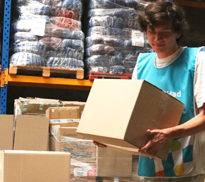 Masiva donación de mercadería a personas en situación de calle y habitantes de campamentos