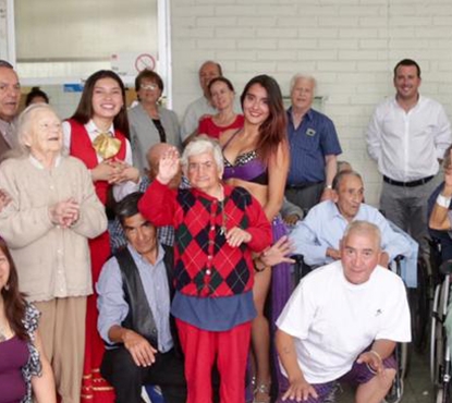 Desayuno, canto y baile ofreció Indupan a adultos mayores de Estación Central