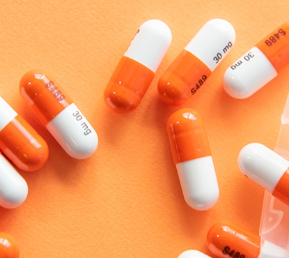 “Covid-19 y drogas en Chile”: A pura pastilla sin receta