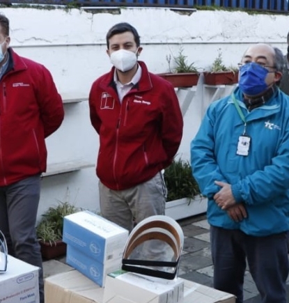Entregan mascarillas y escudos faciales a funcionarios del Hogar de Cristo