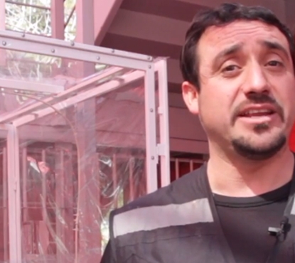 Contratista realiza cabinas sanitizadoras para el pueblo
