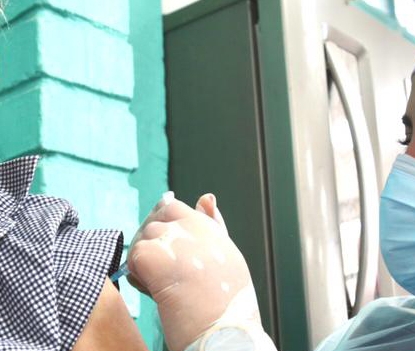 Primeros vacunados en el Hogar de Cristo:  “Nos dieron algo que la gente aquí necesita: protección”