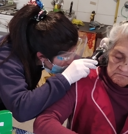Atención fonoaudiológica para adultos mayores vulnerables en Coyhaique:  “A pesar de querernos mucho, nos cuesta expresarlo”