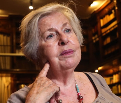 Adriana Valdés:  “La clase alta chilena siempre ha hecho profesión de hablar mal”