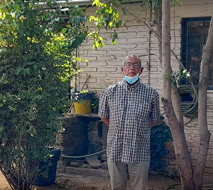 Él es Claudio, el jardinero de Conchalí
