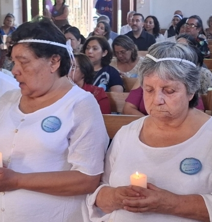 Personas con discapacidad mental se bautizan entre aplausos