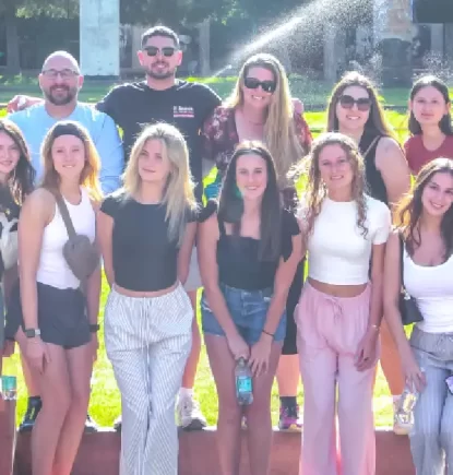 Estudiantes de Bryant University en Hogar de Cristo