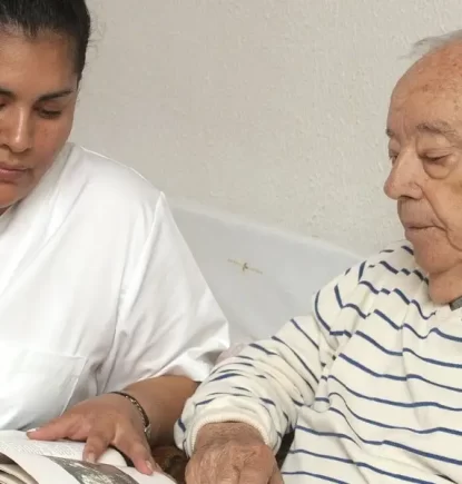 Desarrollo de software y app: Cuidar en línea al adulto mayor