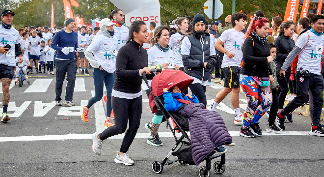 Hogar de Cristo es parte del calendario de las corridas en Chile. Esta imagen corresponde a la realizada en 2024 y refleja fielmente lo que se propone: que sea una mañana familiar en la todos, absolutamente todos, puedan participar.